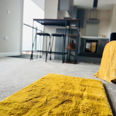 Brand New 1 Bed Apartment, 5Min Walk To Racing & Main Strip, With Electric Parking Bay & Terrace Long Stay Work Contractor Leisure - Citrine 뉴마켓 외부 사진