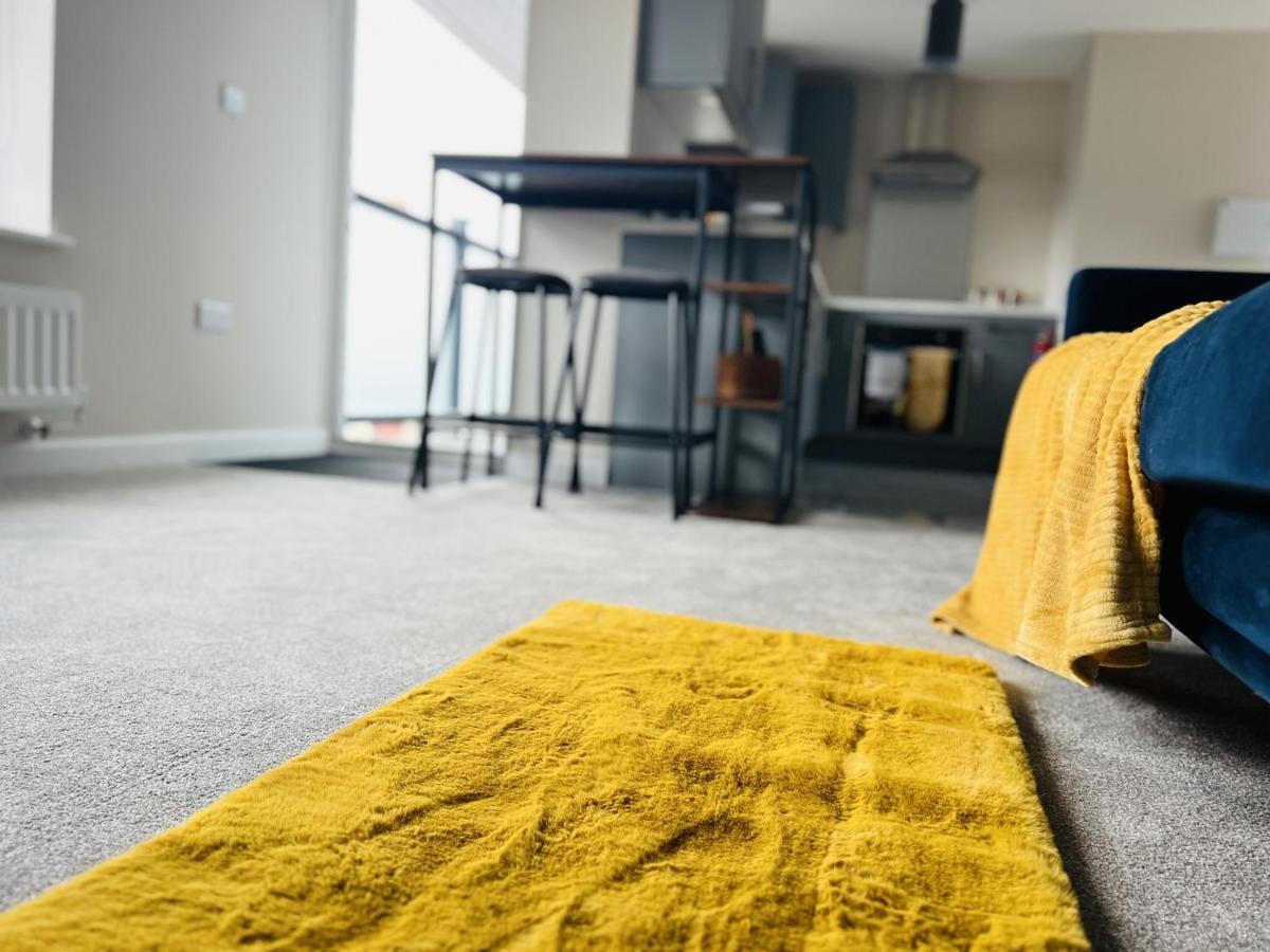 Brand New 1 Bed Apartment, 5Min Walk To Racing & Main Strip, With Electric Parking Bay & Terrace Long Stay Work Contractor Leisure - Citrine 뉴마켓 외부 사진